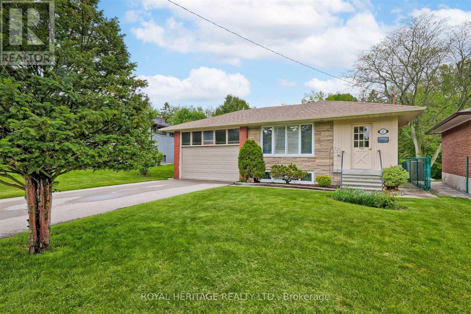 11 ALPACA DRIVE, Toronto, Ontario