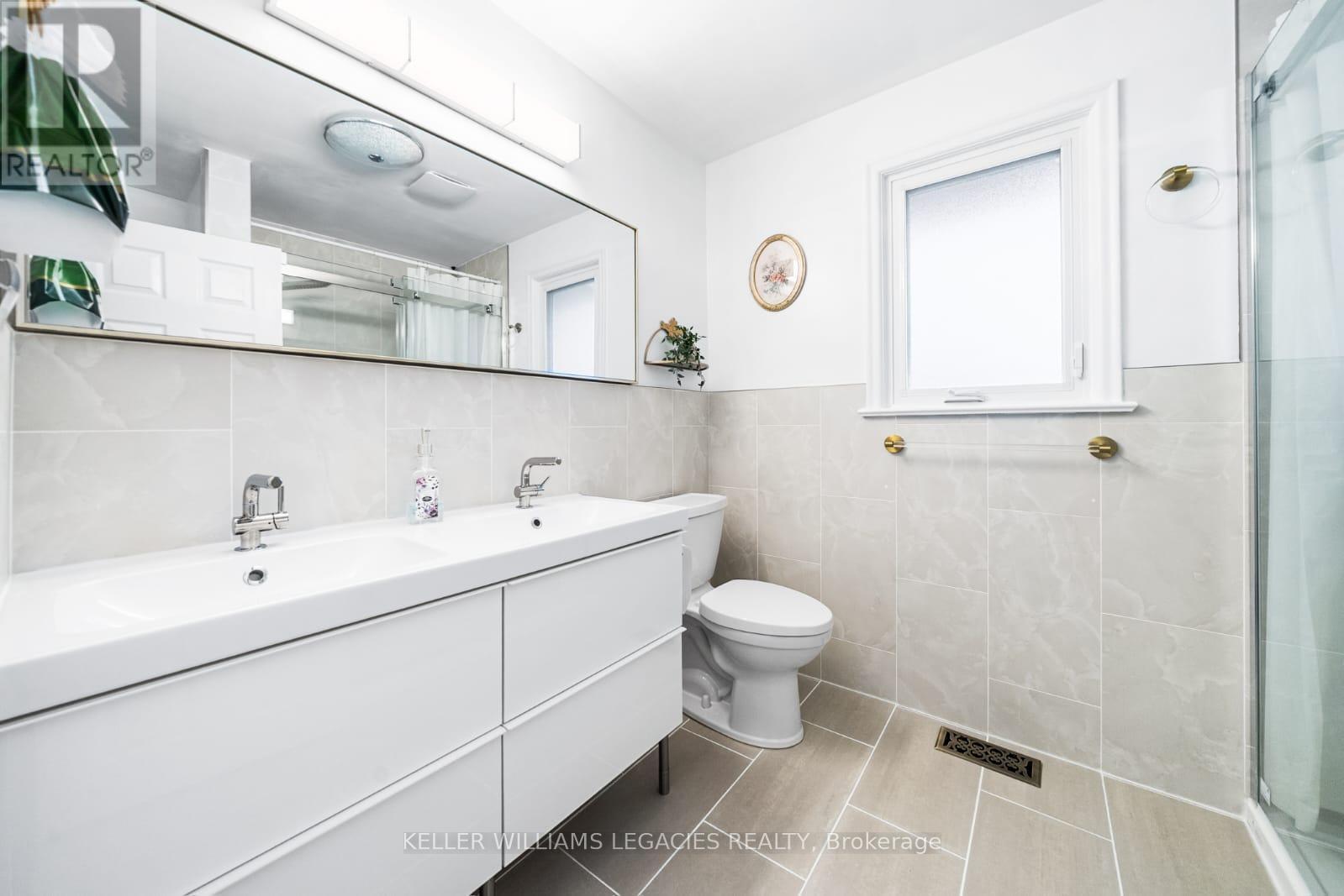 3537 Enniskillen Circle, Mississauga (Erindale), Ontario  L5C 2M9 - Photo 12 - W12186149