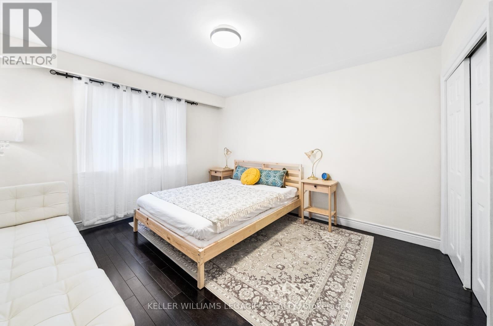 3537 Enniskillen Circle, Mississauga (Erindale), Ontario  L5C 2M9 - Photo 9 - W12186149