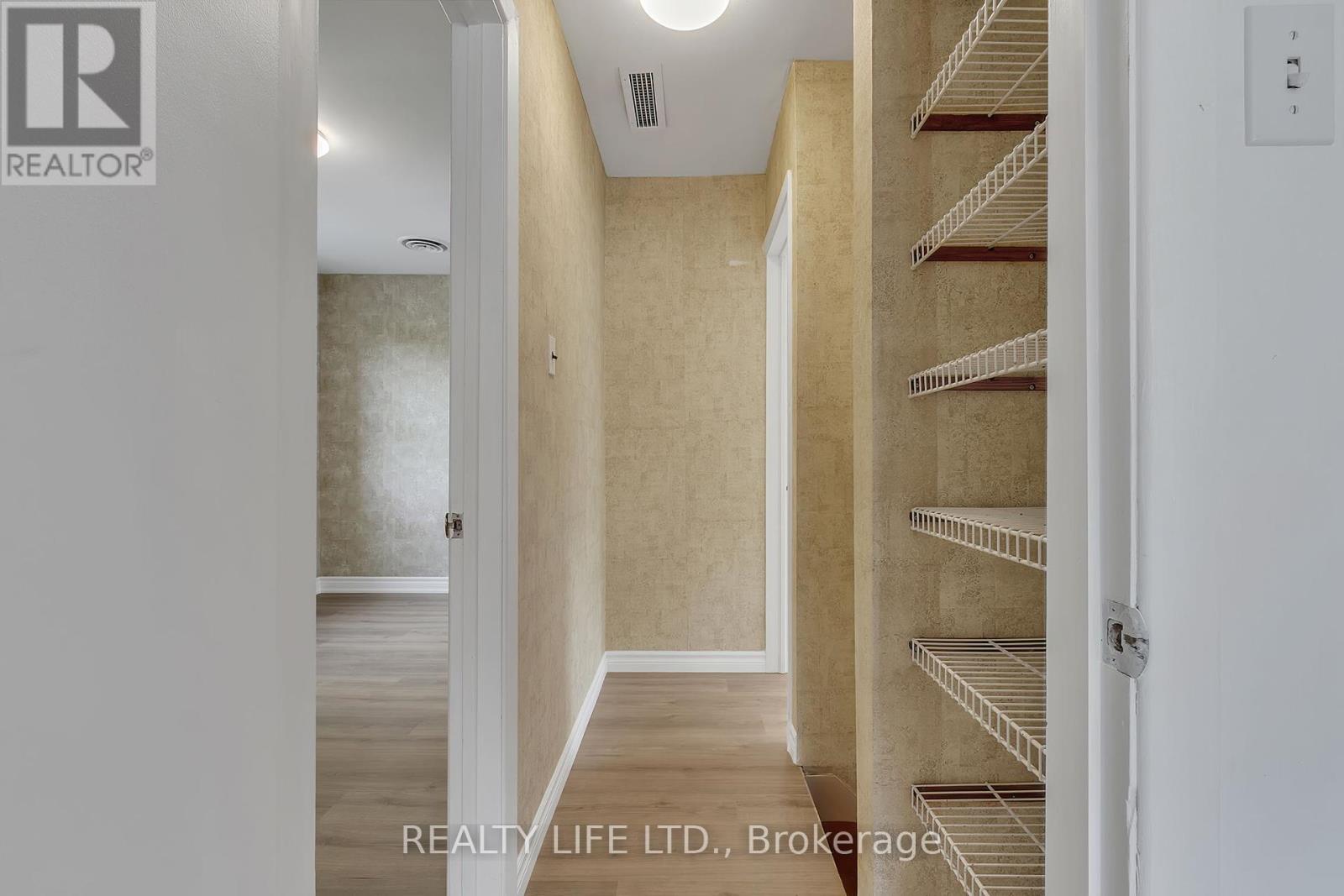 48 Bonnyview Drive, Toronto (Stonegate-Queensway), Ontario  M8Y 3G6 - Photo 18 - W12186162