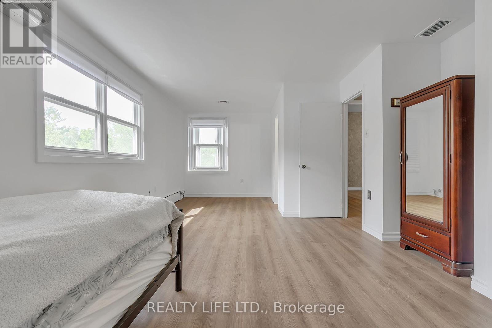 48 Bonnyview Drive, Toronto (Stonegate-Queensway), Ontario  M8Y 3G6 - Photo 19 - W12186162