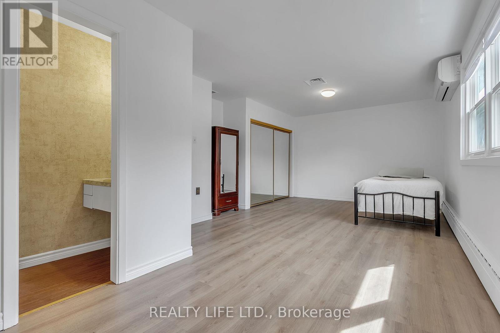 48 Bonnyview Drive, Toronto (Stonegate-Queensway), Ontario  M8Y 3G6 - Photo 20 - W12186162