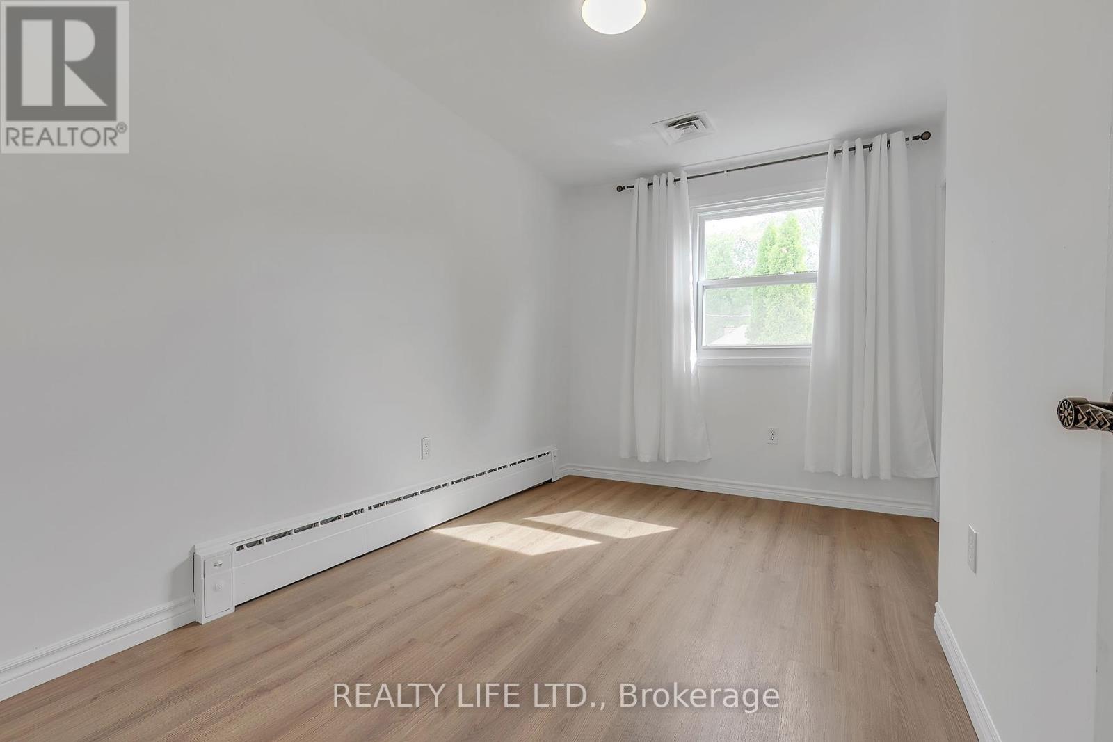 48 Bonnyview Drive, Toronto (Stonegate-Queensway), Ontario  M8Y 3G6 - Photo 24 - W12186162