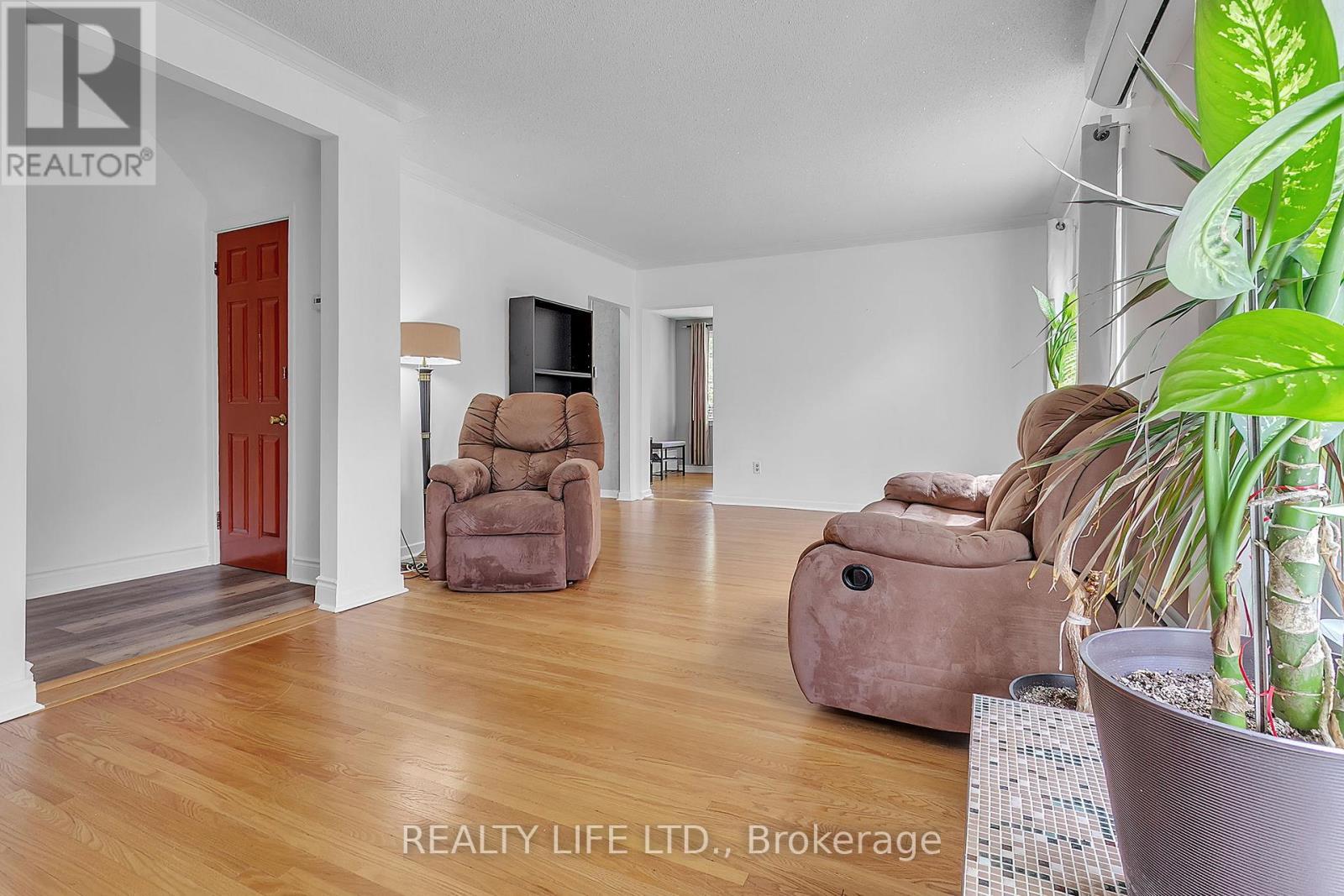 48 Bonnyview Drive, Toronto (Stonegate-Queensway), Ontario  M8Y 3G6 - Photo 8 - W12186162