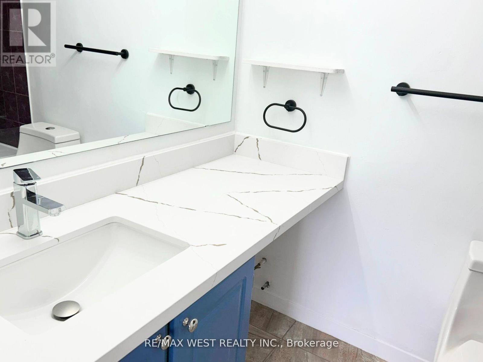 306 - 330 Dixon Road, Toronto, Ontario  M9R 1S9 - Photo 11 - W12186171