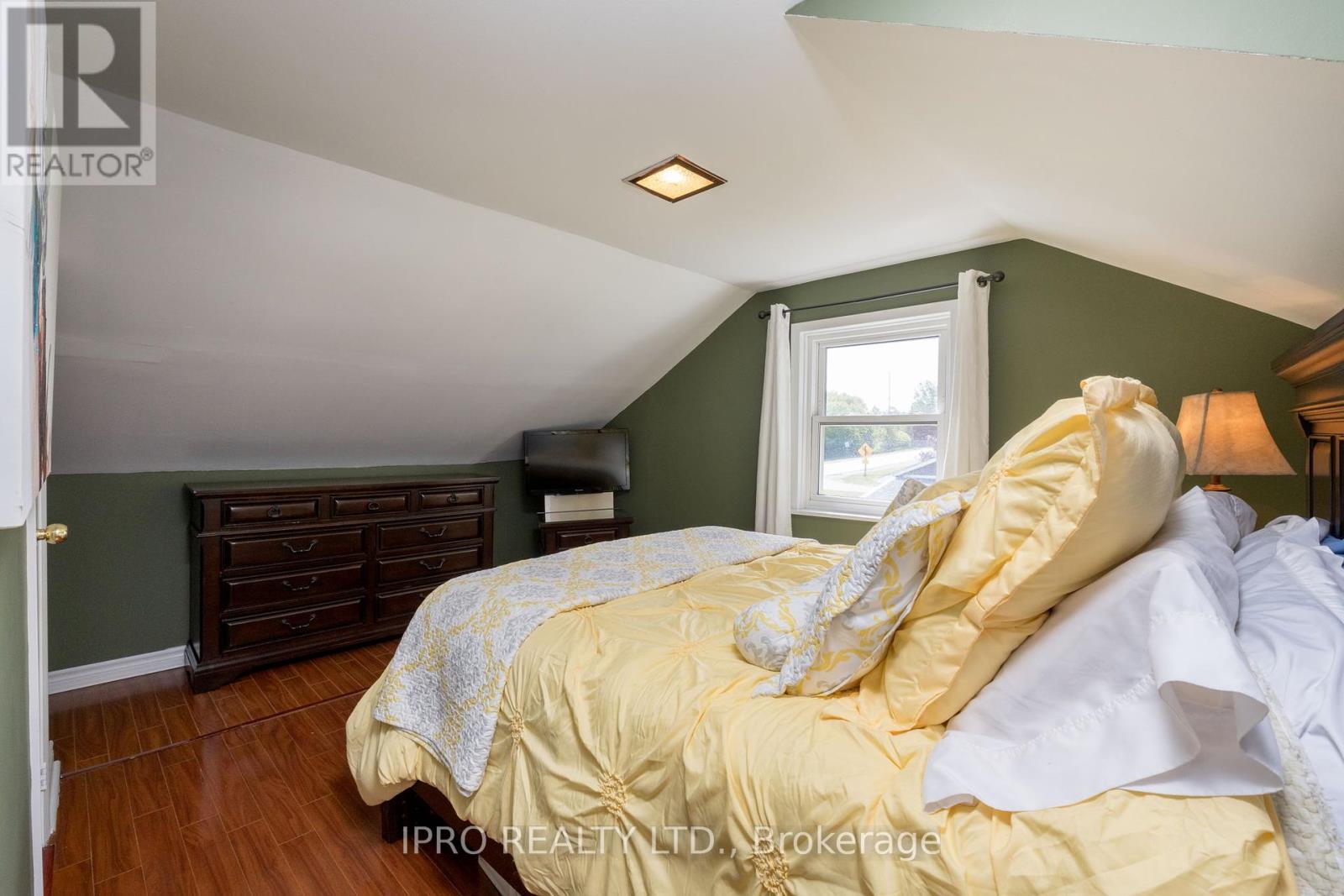 192 Main Street N, Halton Hills (Ac Acton), Ontario  L7J 1W8 - Photo 21 - W12186174