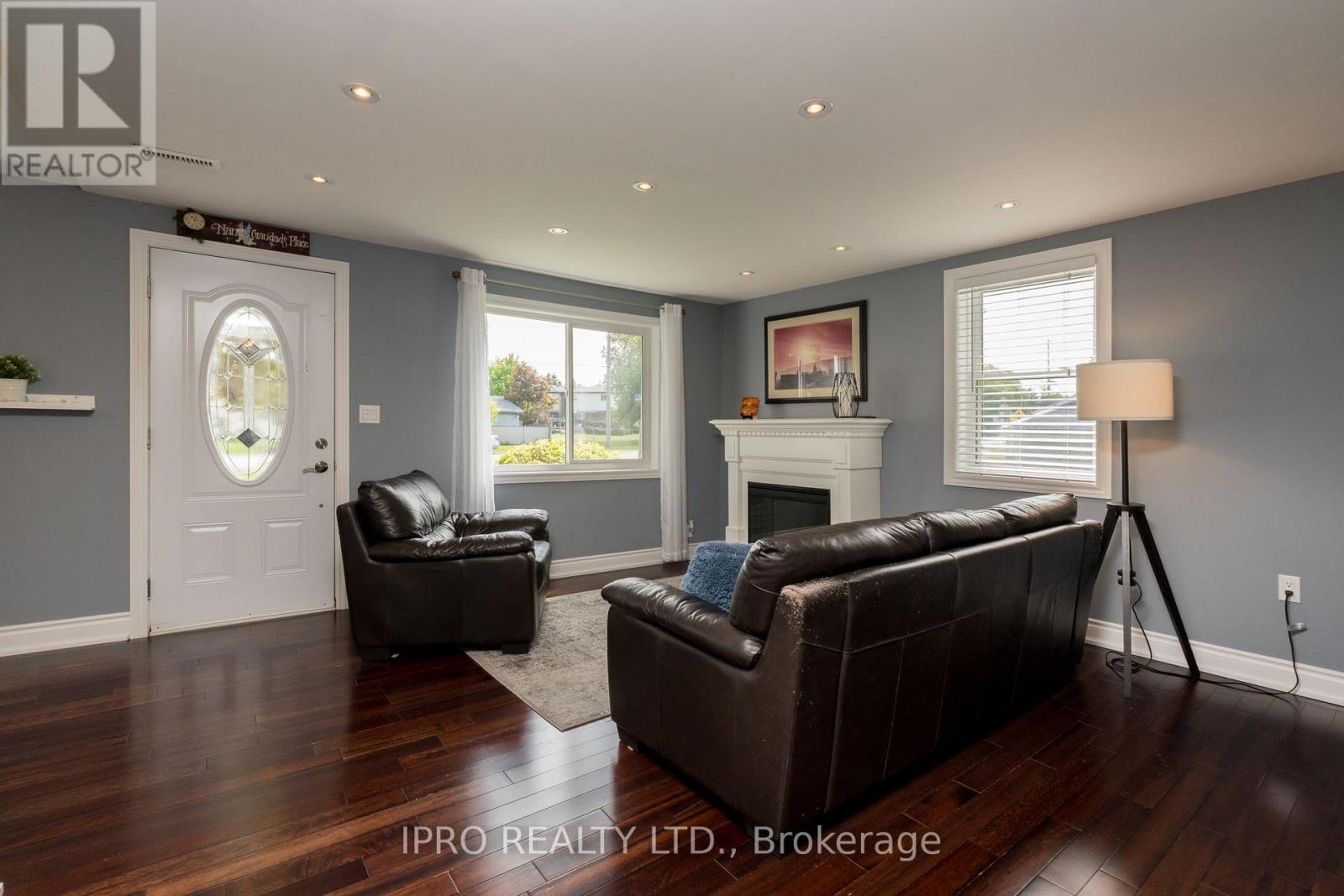 192 Main Street N, Halton Hills (Ac Acton), Ontario  L7J 1W8 - Photo 7 - W12186174