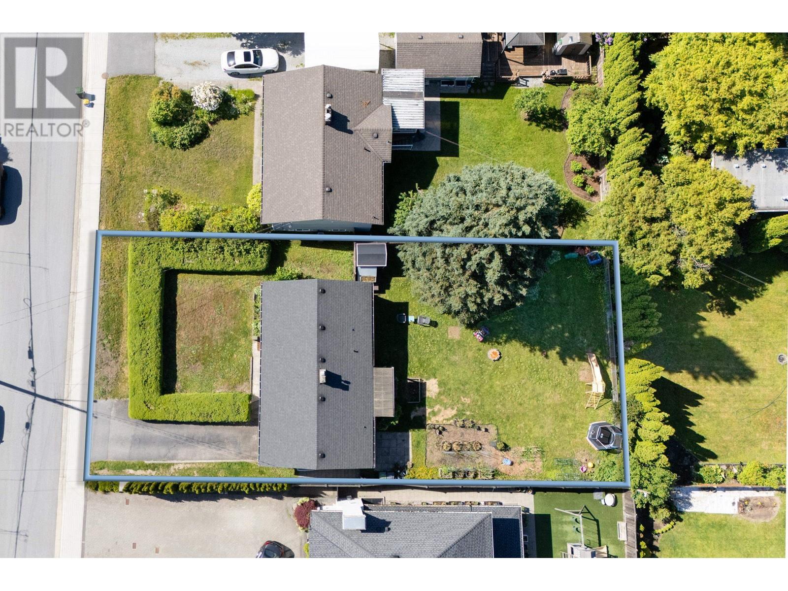 914 Macintosh Street, Coquitlam, British Columbia  V3J 4Z2 - Photo 5 - R3008333