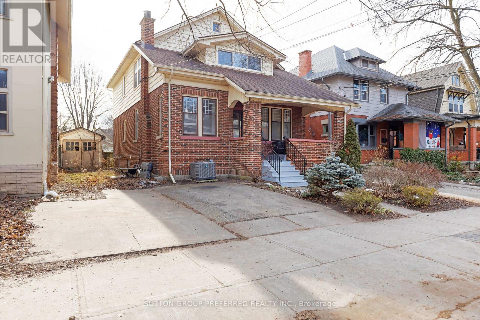 Property at 841 DUFFERIN AVENUE image 2