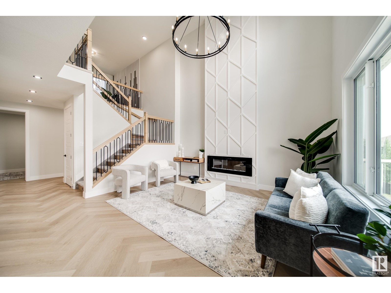 Property at 17043 45 ST NW image 3