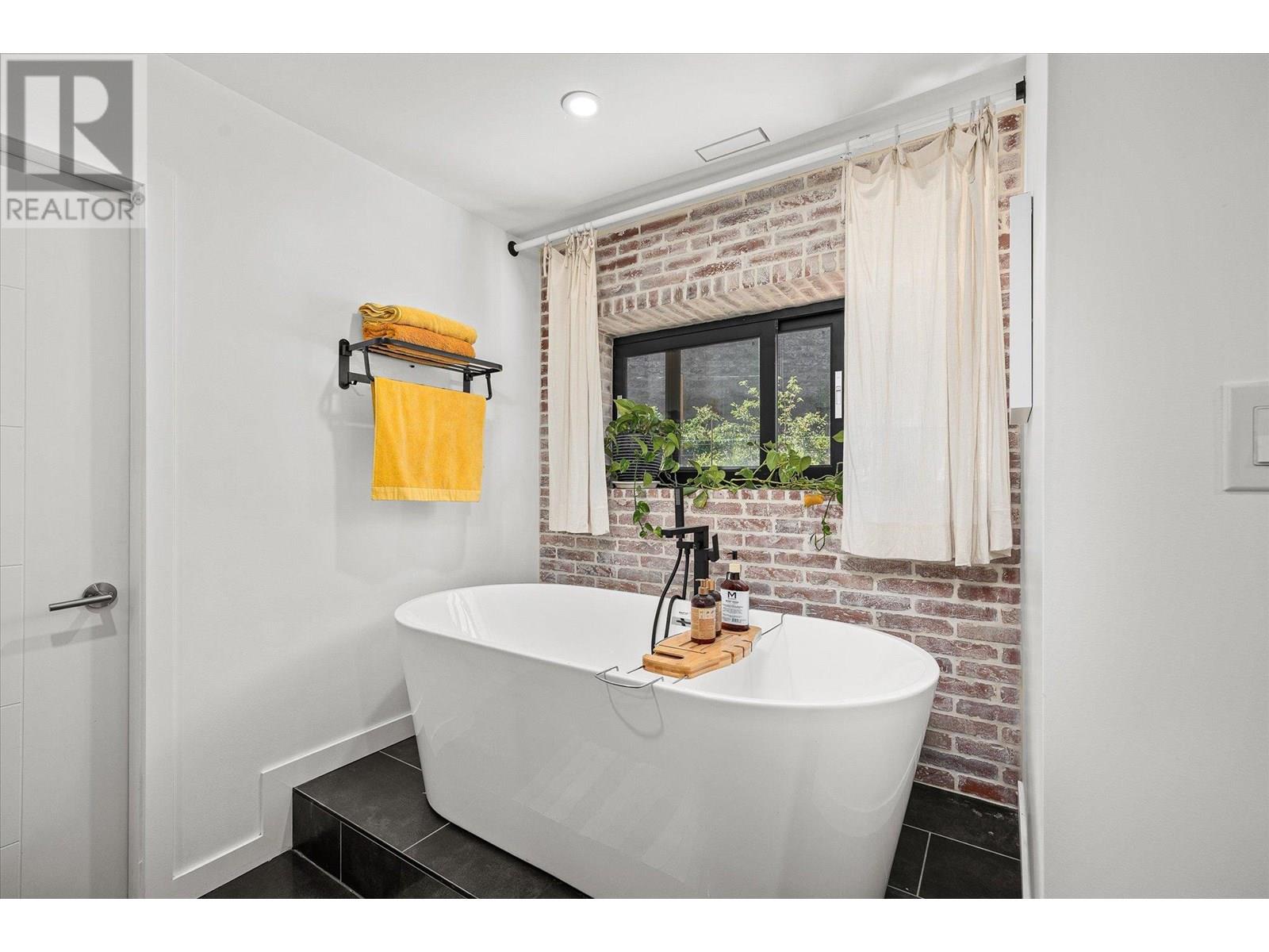 1632 Griffiths Place, West Kelowna, British Columbia  V1Z 2T7 - Photo 9 - 10350129