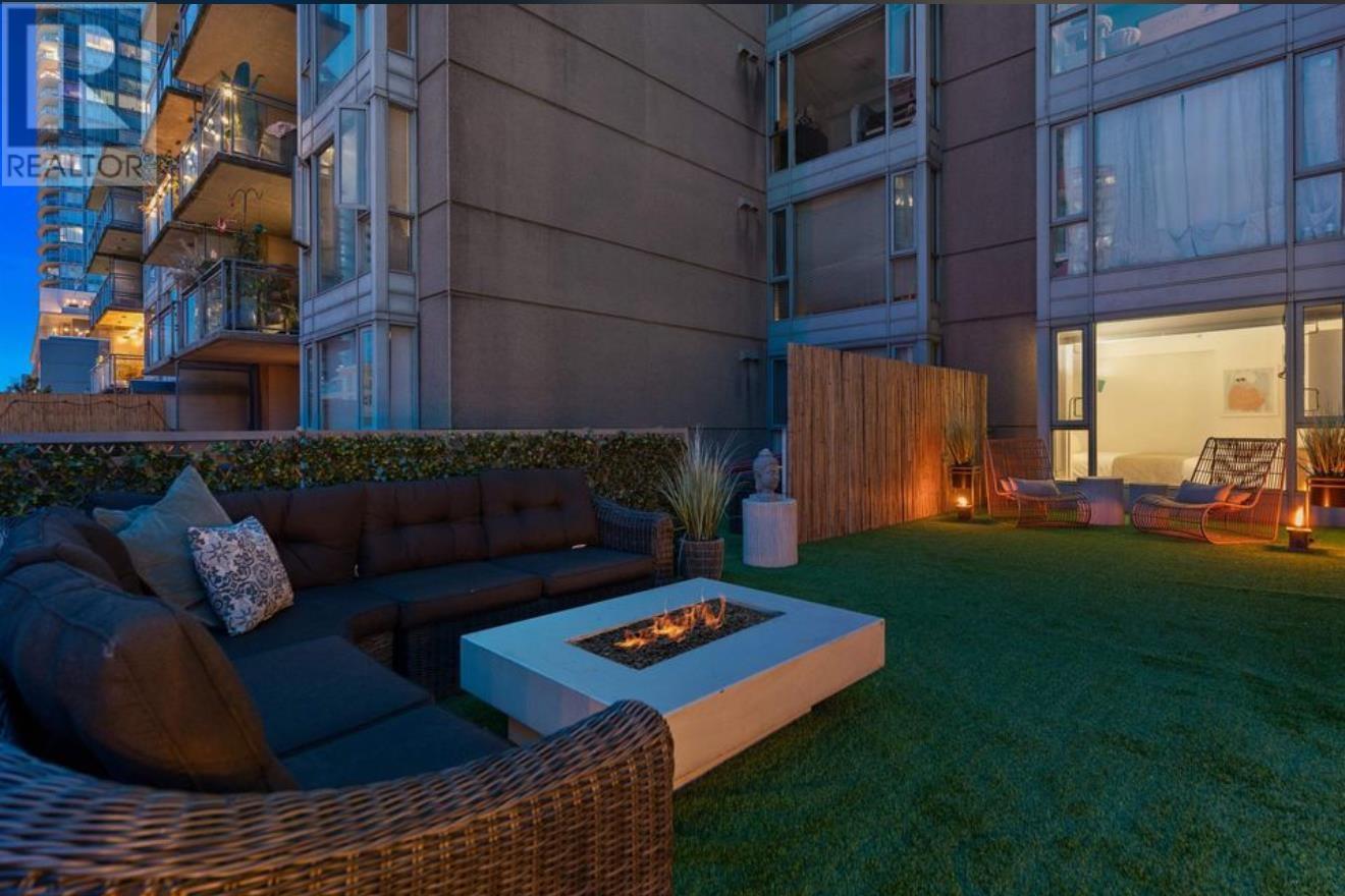 312 555 Abbott Street Street, Vancouver, British Columbia  V6B 6B8 - Photo 3 - R3009449