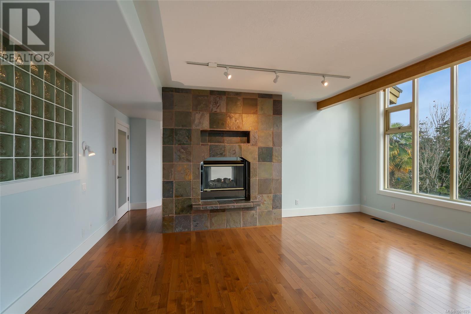 Property at 3279 Shearwater Dr image 3