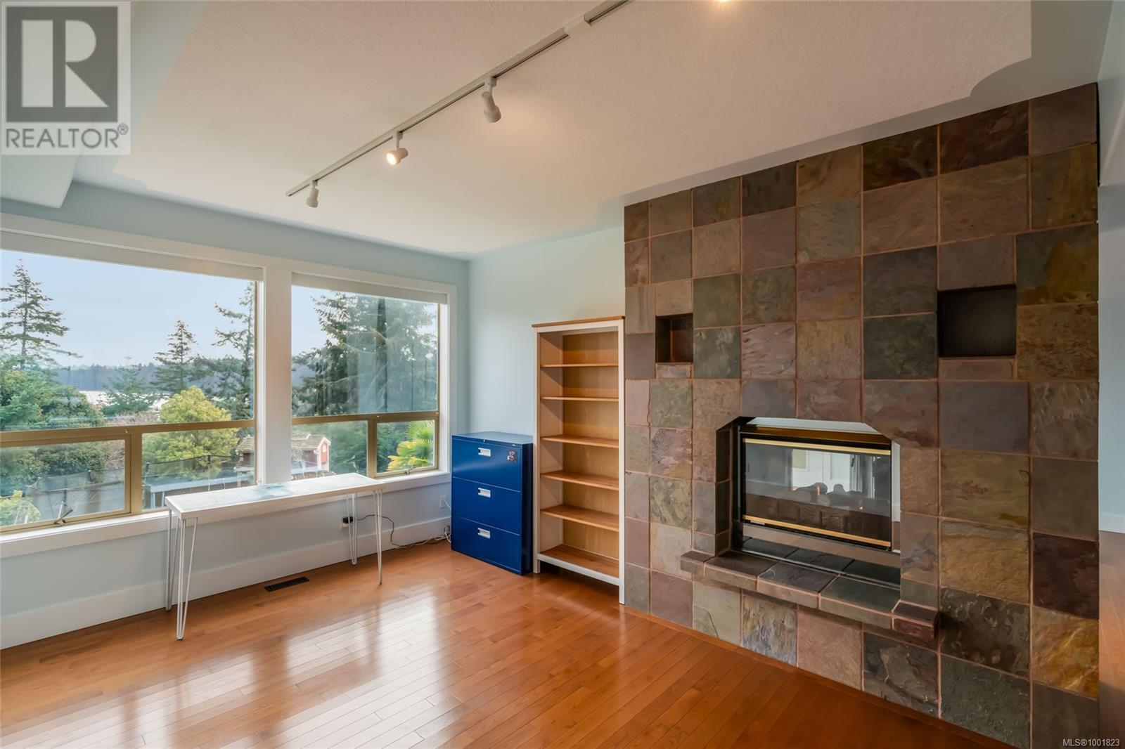 Property at 3279 Shearwater Dr image 5
