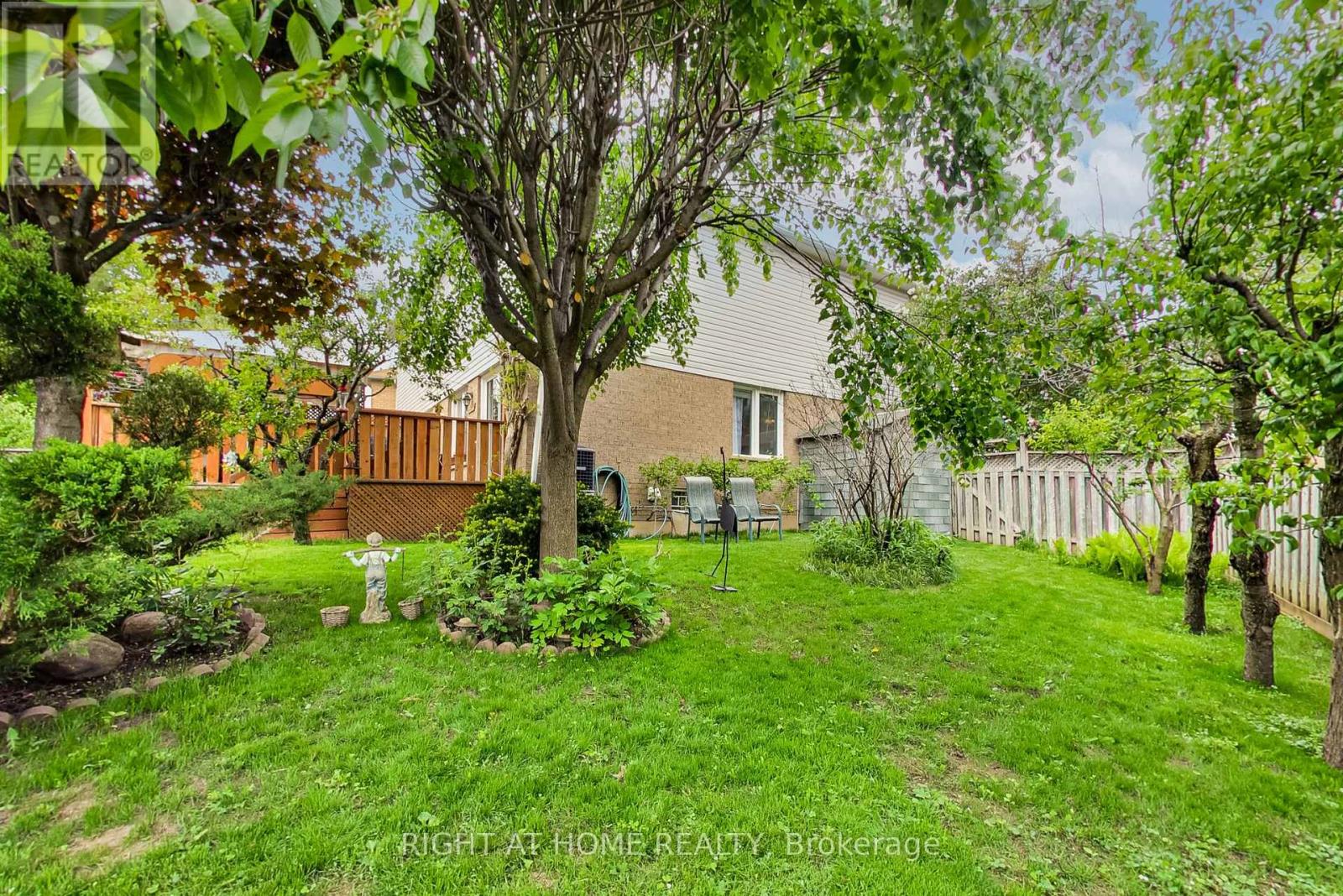 28 Foxtail Ridge, Newmarket, Ontario  L3X 1Z6 - Photo 24 - N12184186