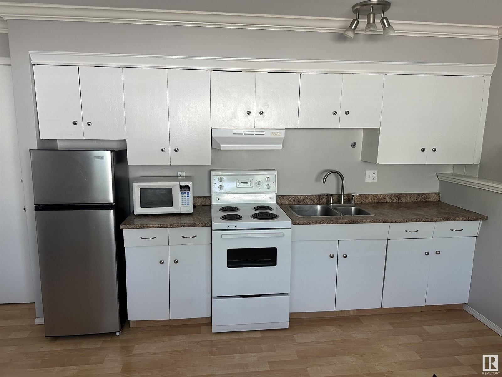 Property at #2 8304 107 ST NW image 3