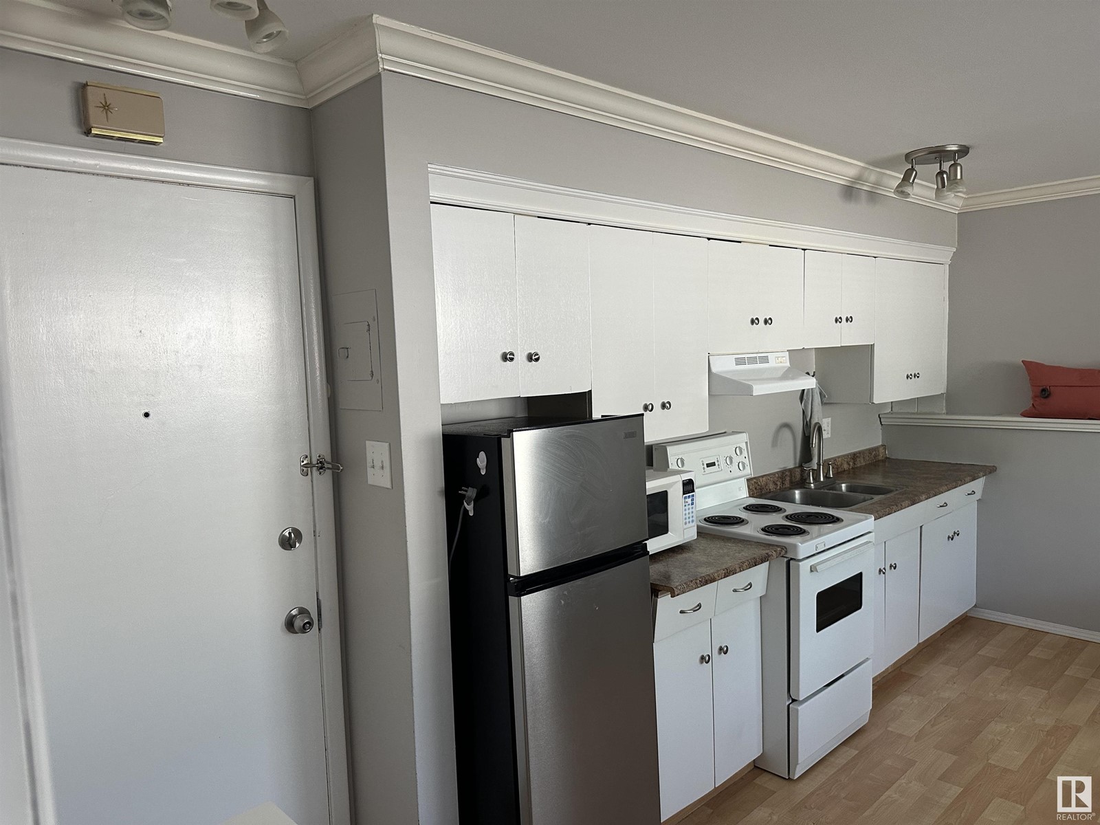 Property at #2 8304 107 ST NW image 4