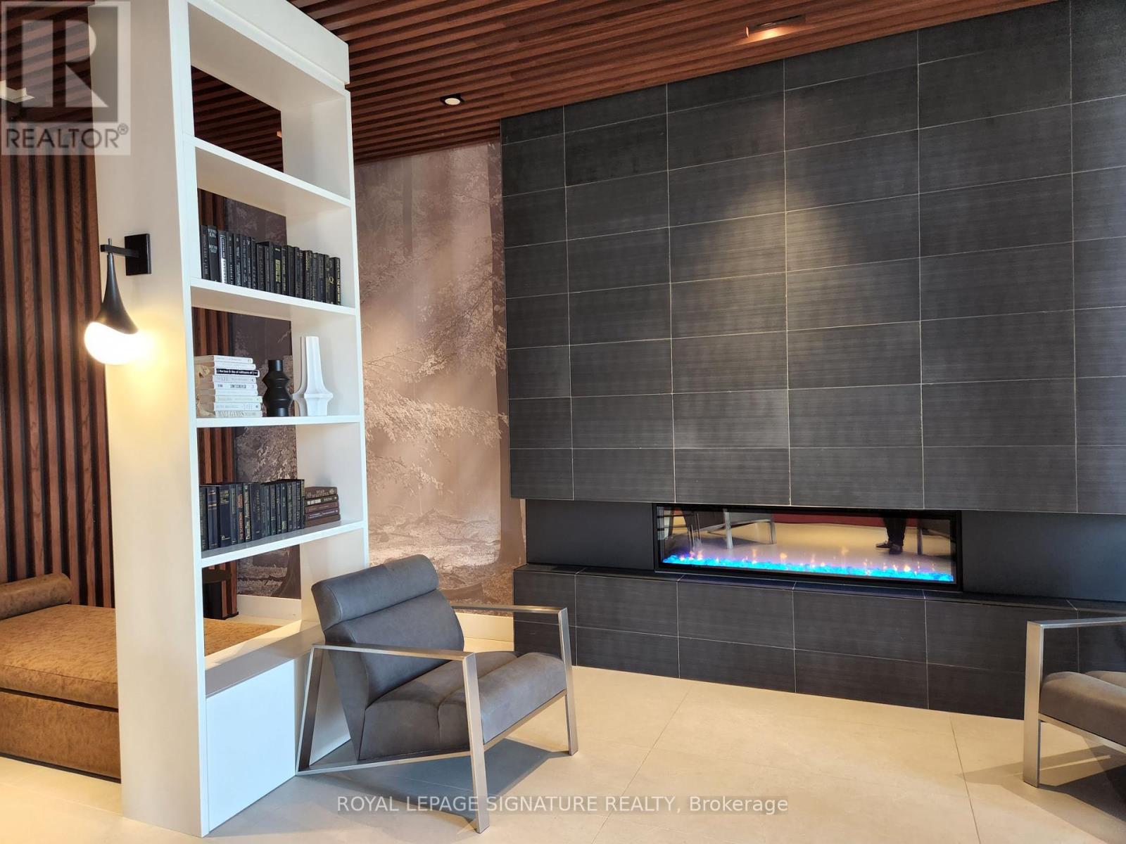 2004 - 297 Oakwalk Drive, Oakville, Ontario  L6H 3R6 - Photo 42 - W12186192