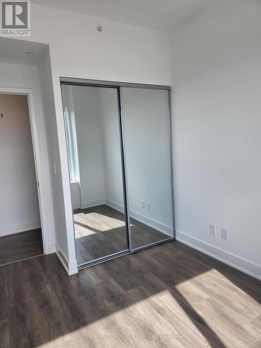 2004 - 297 Oakwalk Drive, Oakville, Ontario  L6H 3R6 - Photo 4 - W12186215
