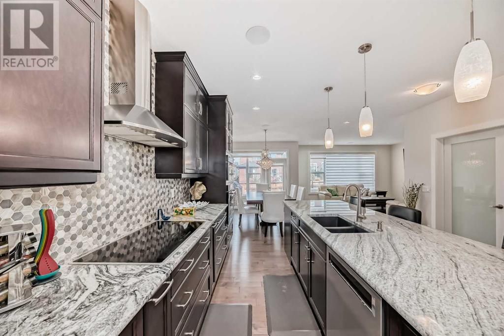 Property at 43 Evansglen Circle NW image 3