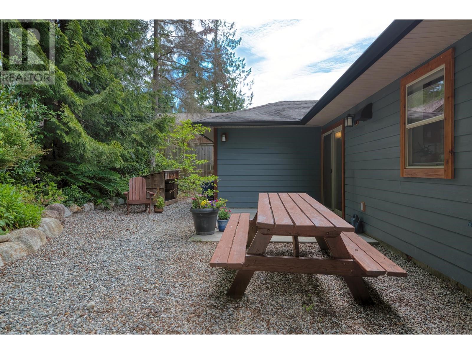 1456 Gem Place, Roberts Creek, British Columbia  V0N 2W2 - Photo 33 - R3008844