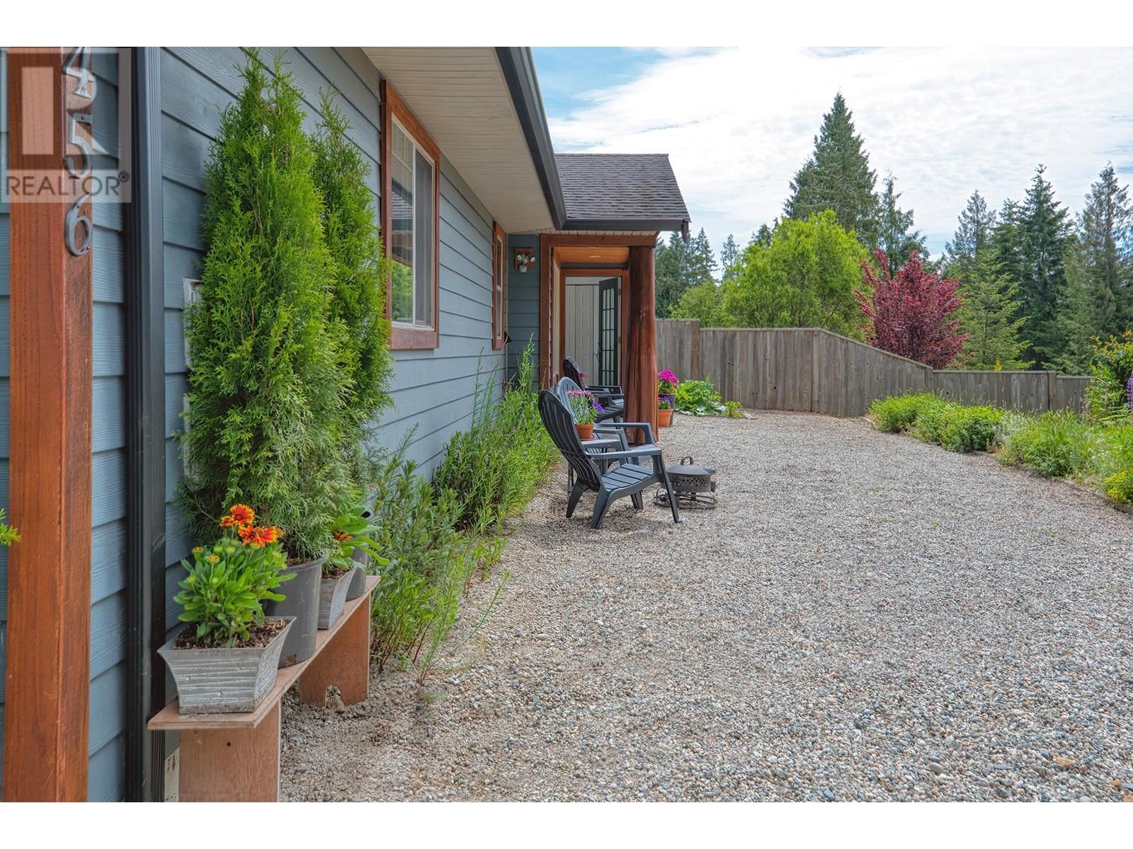1456 Gem Place, Roberts Creek, British Columbia  V0N 2W2 - Photo 30 - R3008844