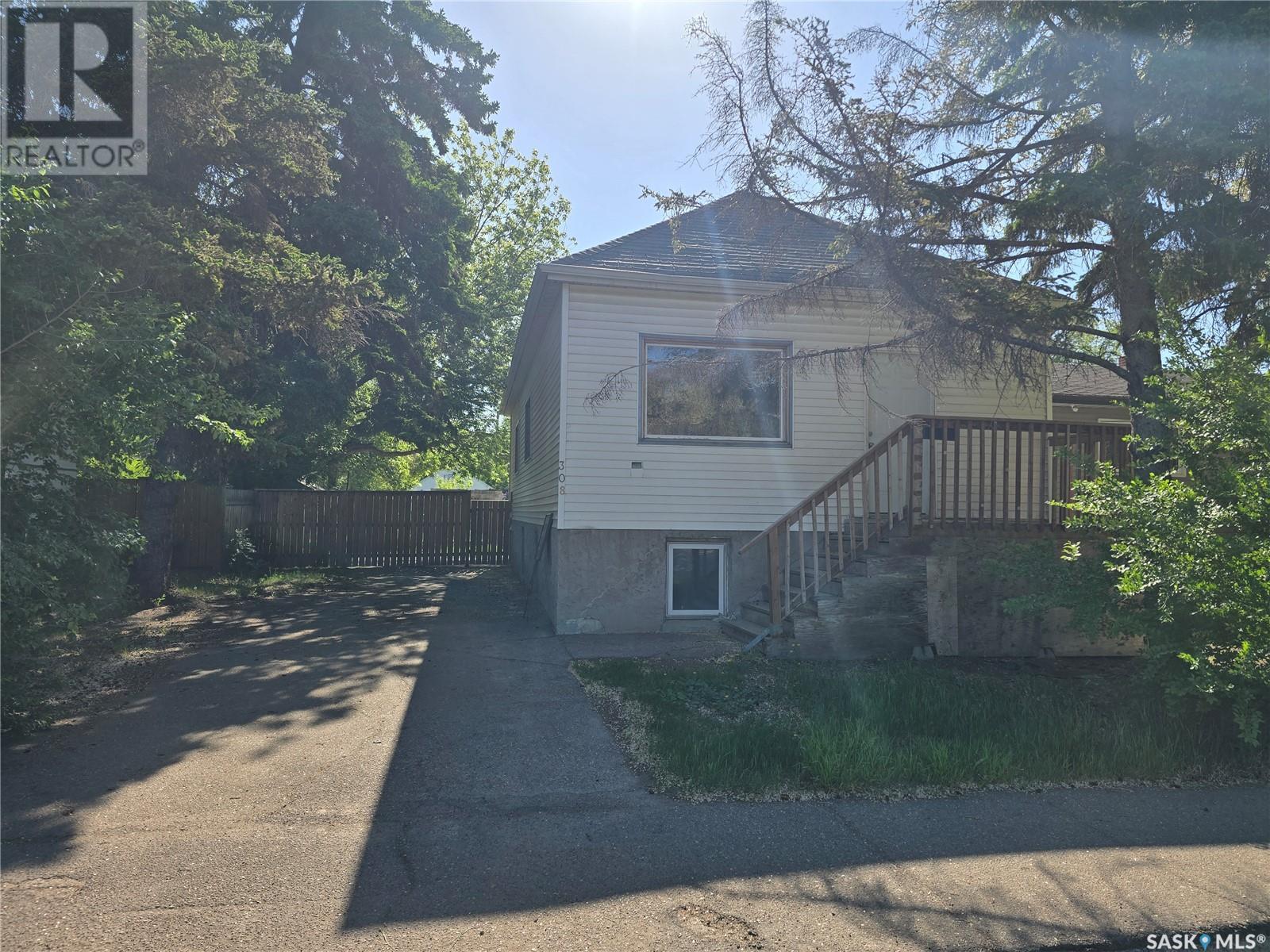 Property at 308 M AVENUE N image 1