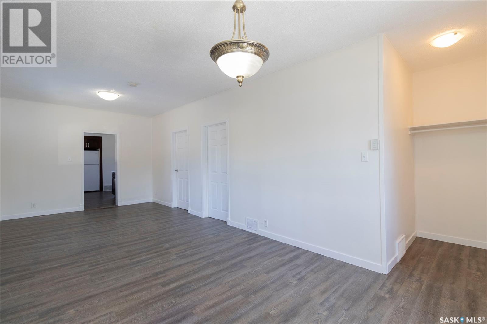 Property at 308 M AVENUE N image 3