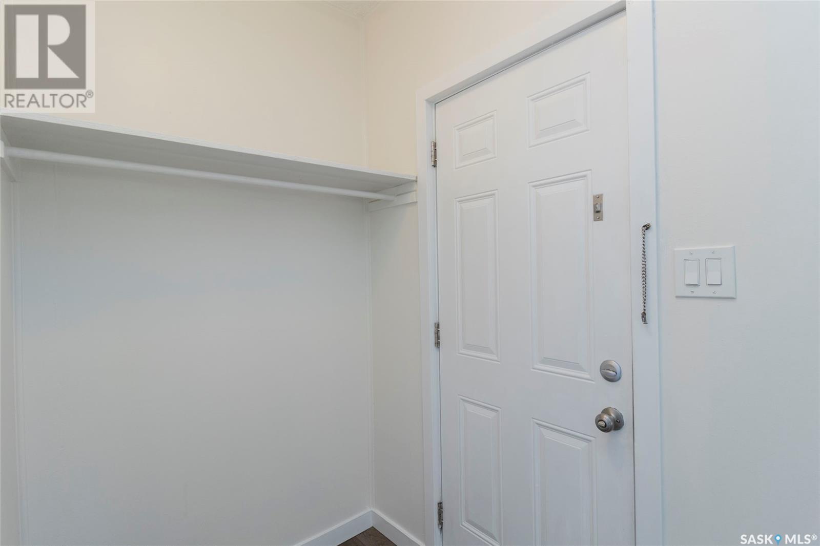 Property at 308 M AVENUE N image 4