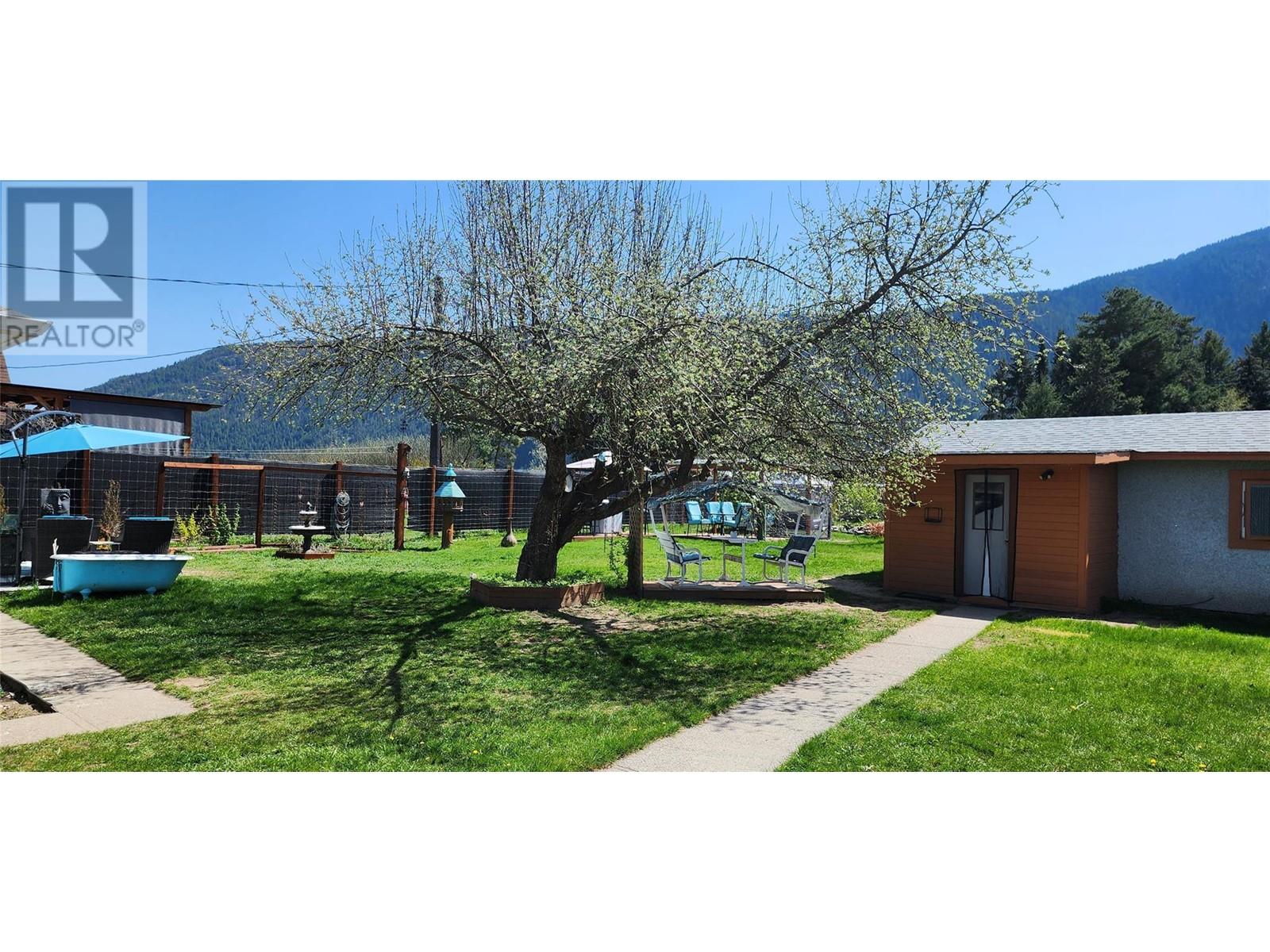 580 Cameron Avenue, Grand Forks, British Columbia  V0H 1H4 - Photo 15 - 10344294