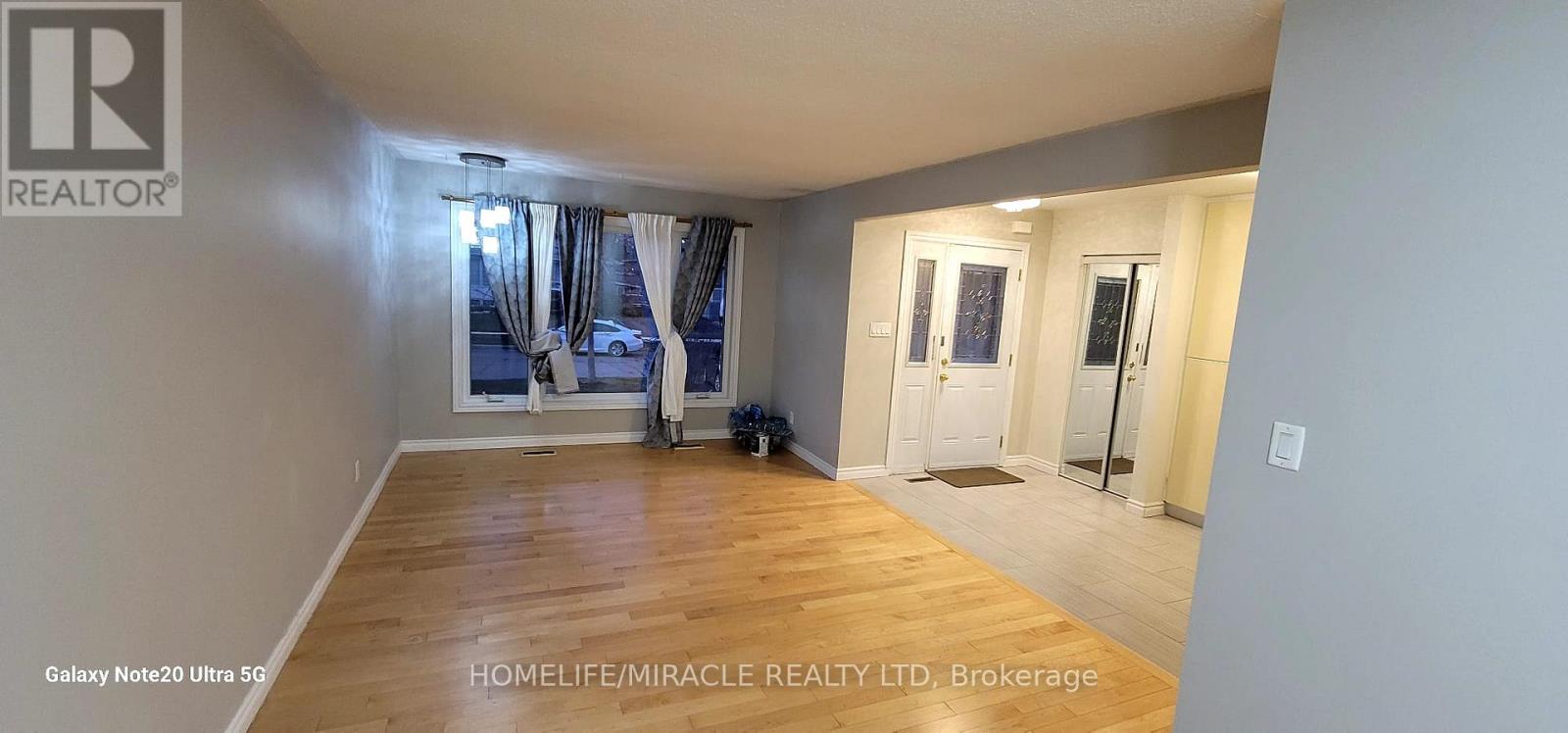 2498 Harman Court, Mississauga (Clarkson), Ontario  L5J 1T8 - Photo 4 - W12186224