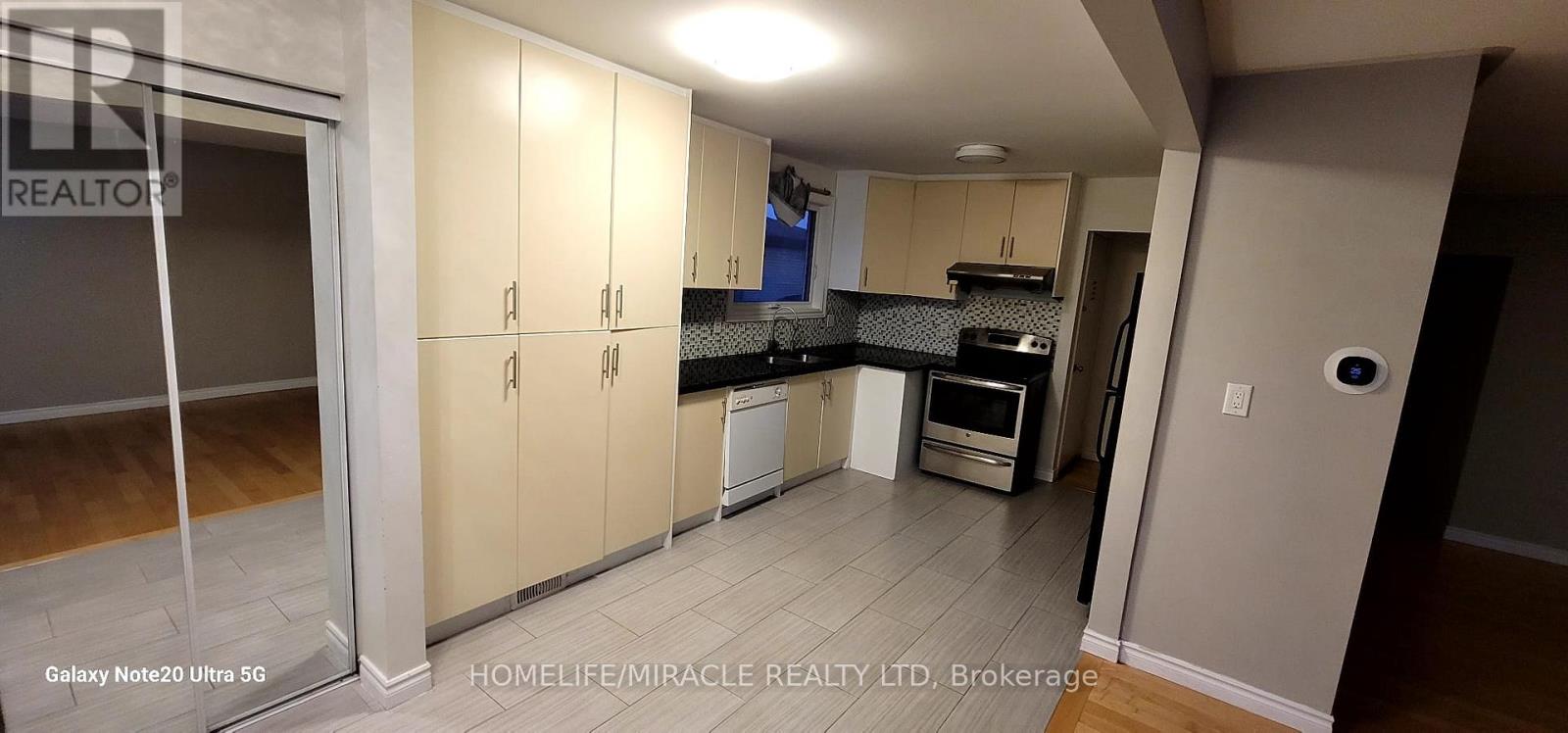 2498 Harman Court, Mississauga (Clarkson), Ontario  L5J 1T8 - Photo 5 - W12186224