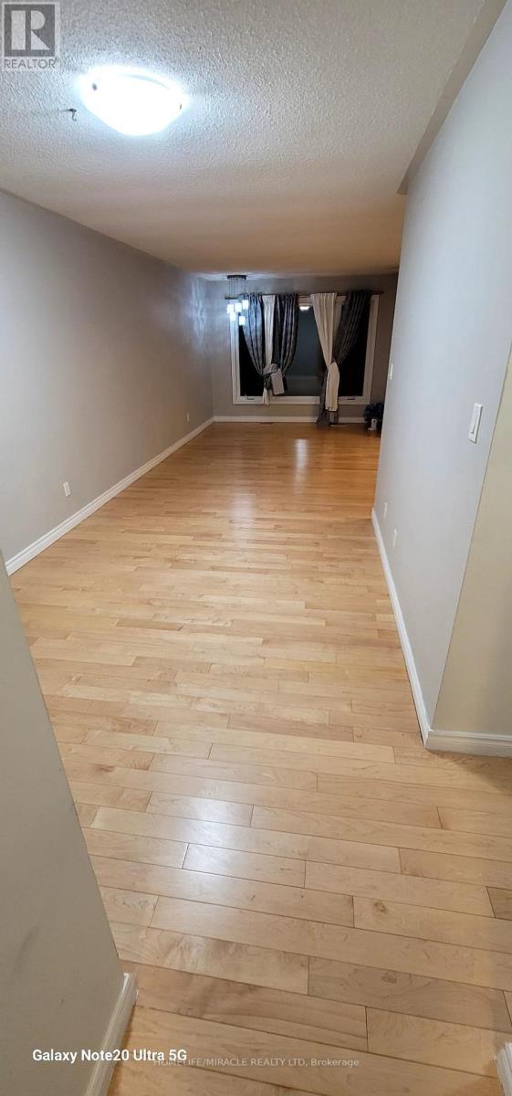 2498 Harman Court, Mississauga (Clarkson), Ontario  L5J 1T8 - Photo 7 - W12186224