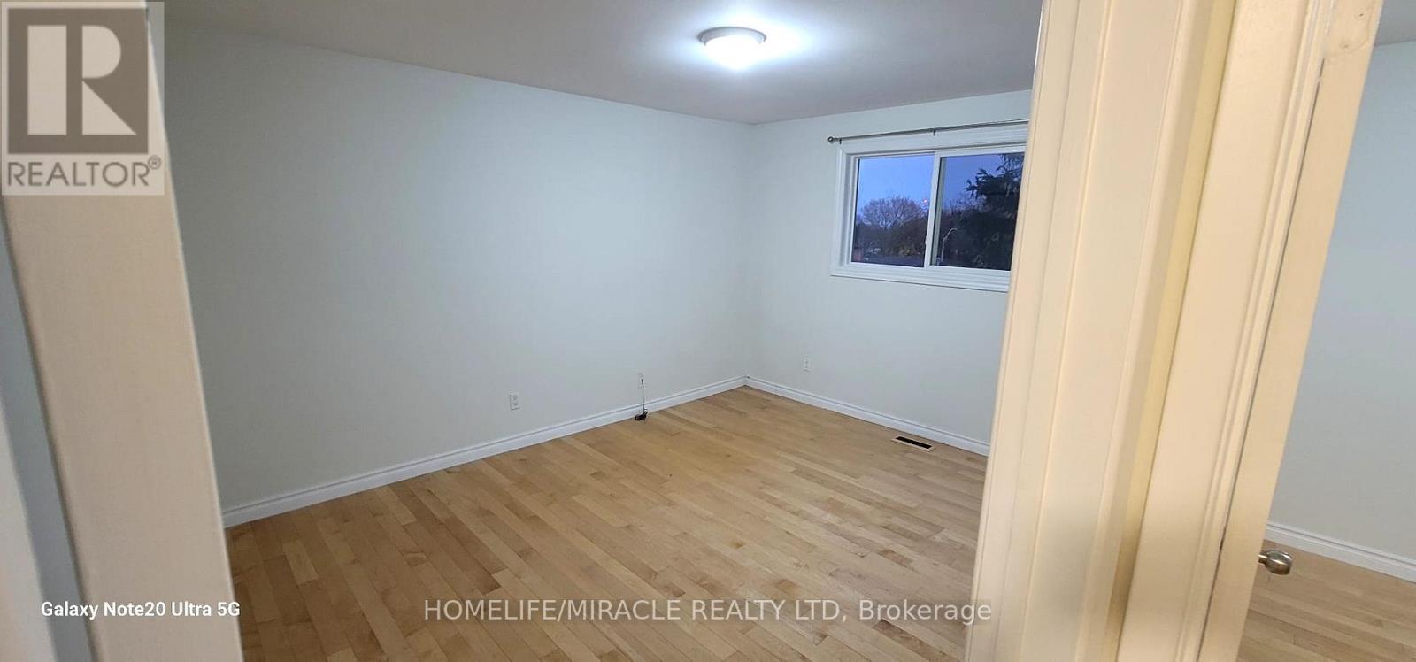 2498 Harman Court, Mississauga (Clarkson), Ontario  L5J 1T8 - Photo 8 - W12186224