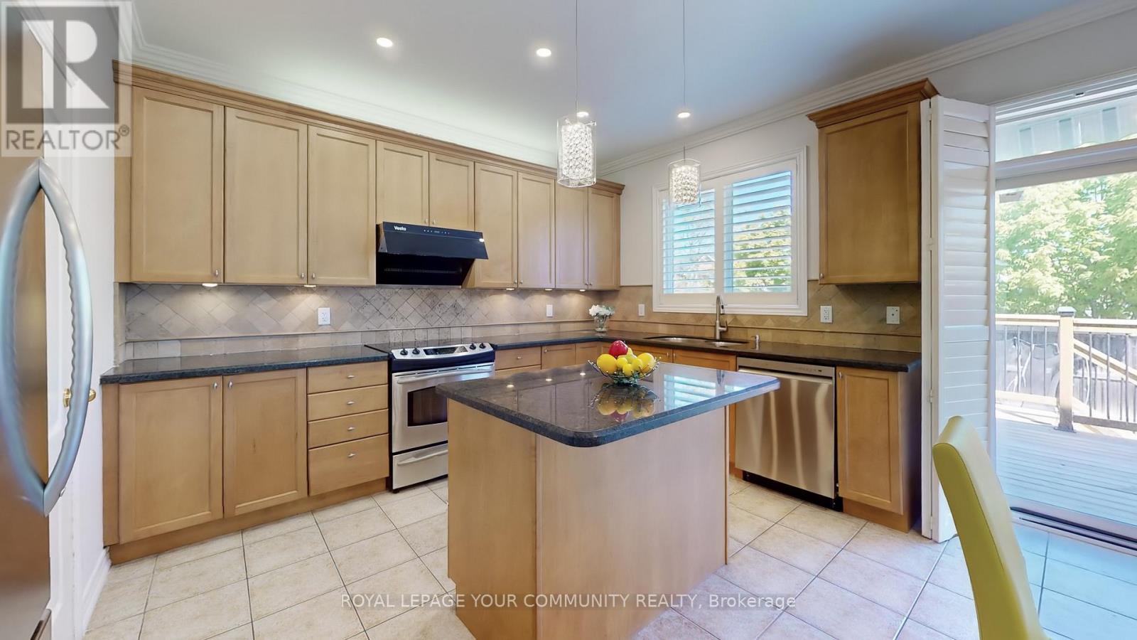 8 Candlewood Court, Markham, Ontario  L6E 1Y1 - Photo 18 - N12167108