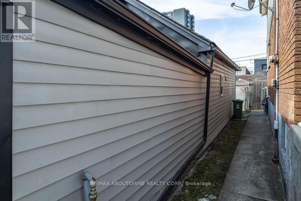 131 West Avenue N, Hamilton, Ontario  L8L 5C4 - Photo 20 - X12156943