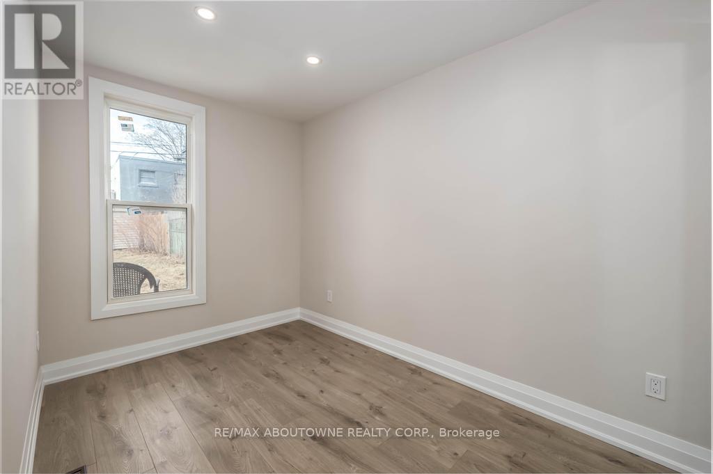 131 West Avenue N, Hamilton, Ontario  L8L 5C4 - Photo 12 - X12156943