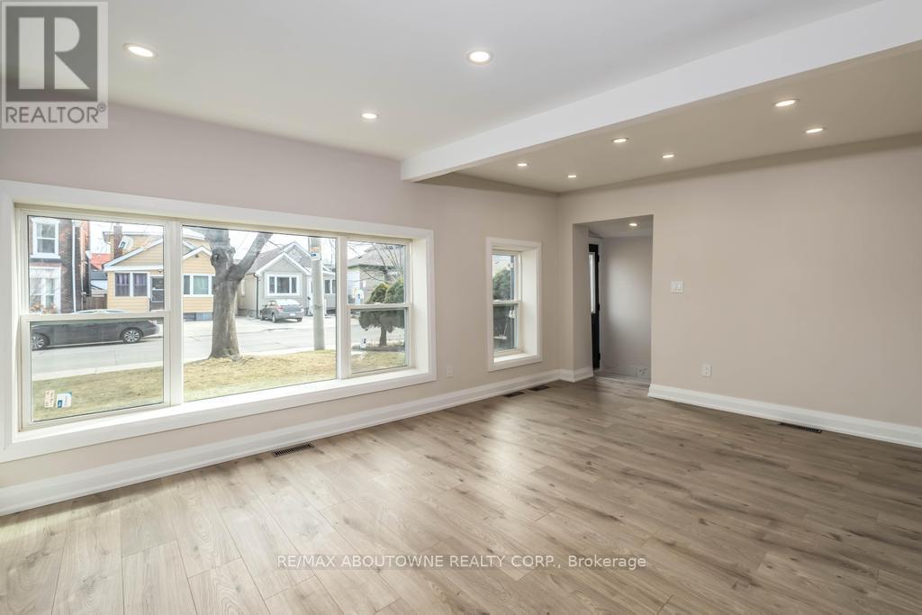 131 West Avenue N, Hamilton, Ontario  L8L 5C4 - Photo 4 - X12156943