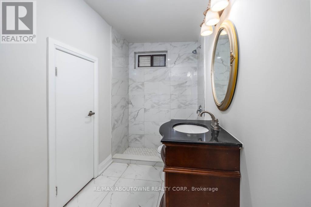 131 West Avenue N, Hamilton, Ontario  L8L 5C4 - Photo 9 - X12156943
