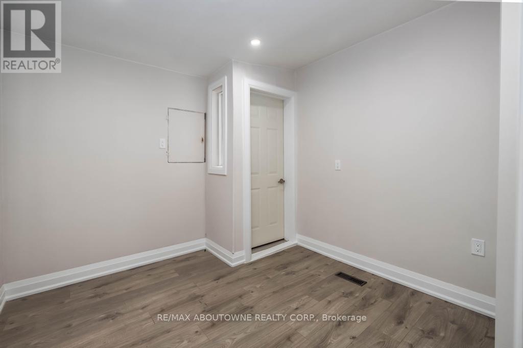 131 West Avenue N, Hamilton, Ontario  L8L 5C4 - Photo 10 - X12156943