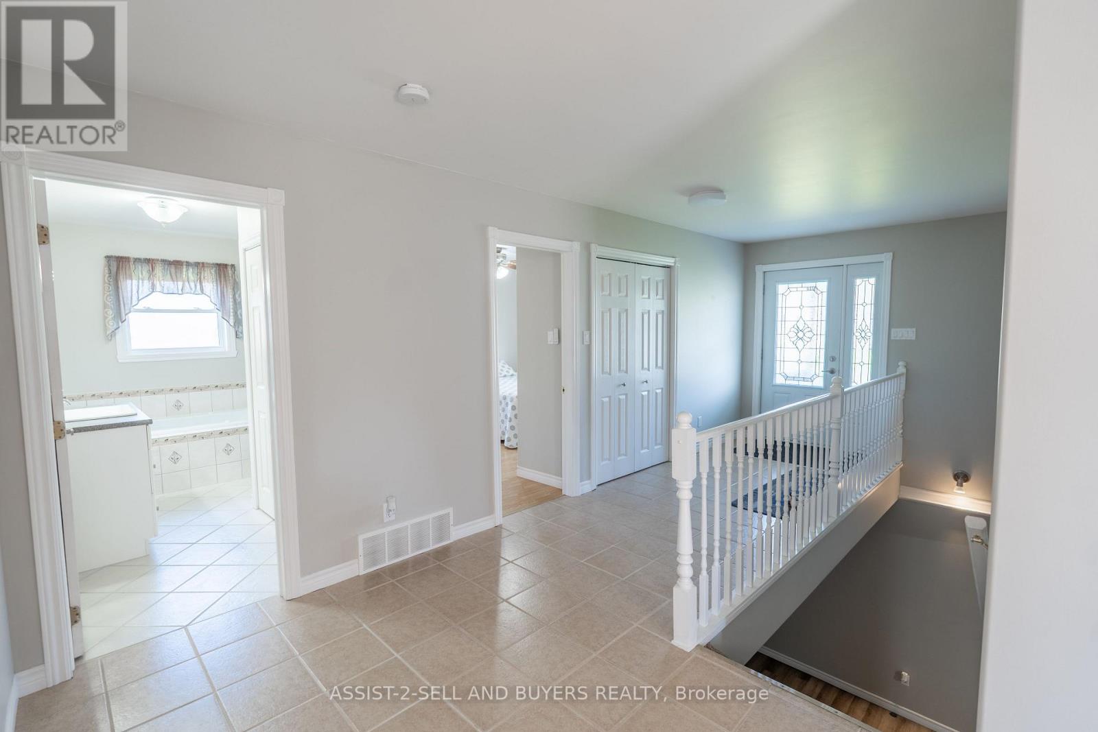 18267 Samuel Drive S, South Glengarry, Ontario  K6H 7J1 - Photo 4 - X12186255
