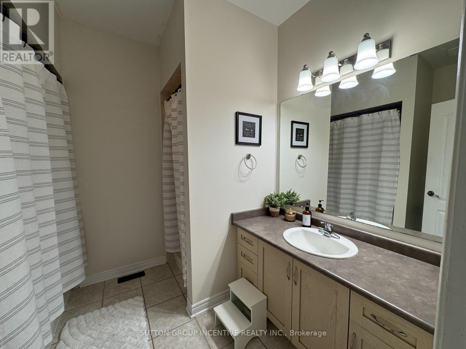 2 Camelot Square, Barrie, Ontario  L4M 0C2 - Photo 23 - S12186261
