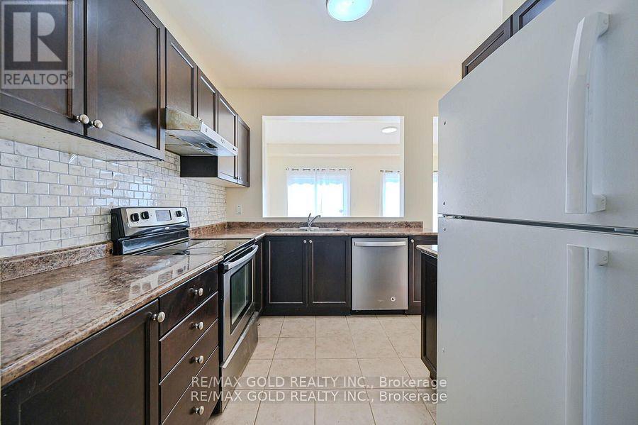 92 Cookview Drive, Brampton (Sandringham-Wellington), Ontario  L6R 3V1 - Photo 5 - W12186254