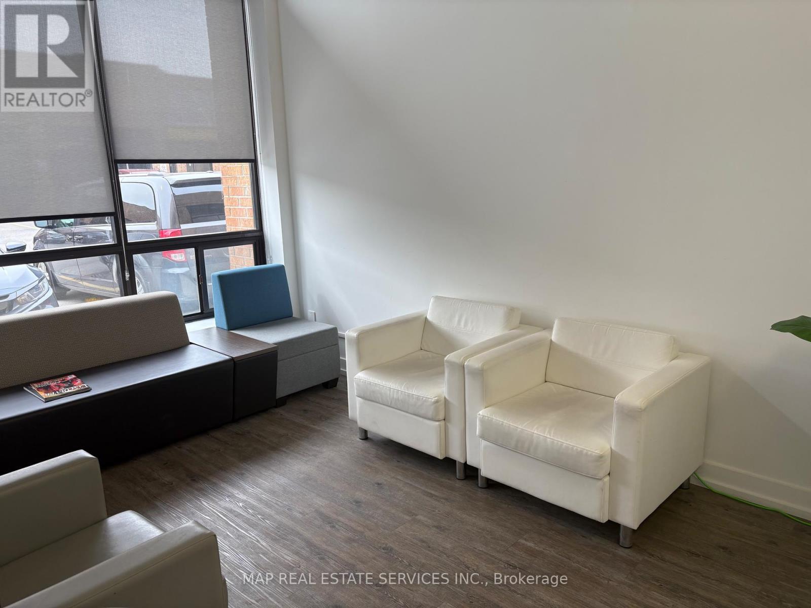 31 - 775 Pacific Road, Oakville, Ontario  L6L 6M4 - Photo 4 - W12186259
