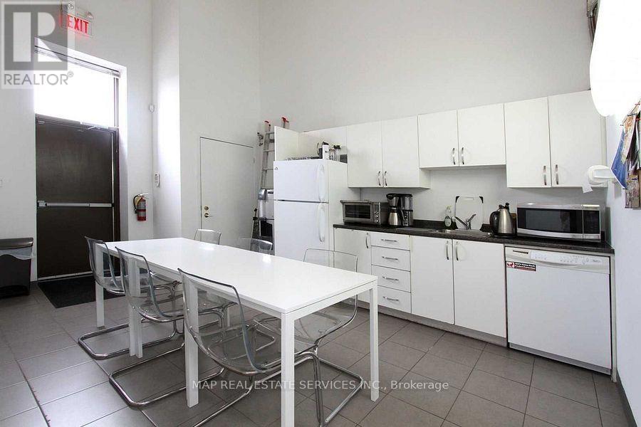 31 - 775 Pacific Road, Oakville, Ontario  L6L 6M4 - Photo 9 - W12186259