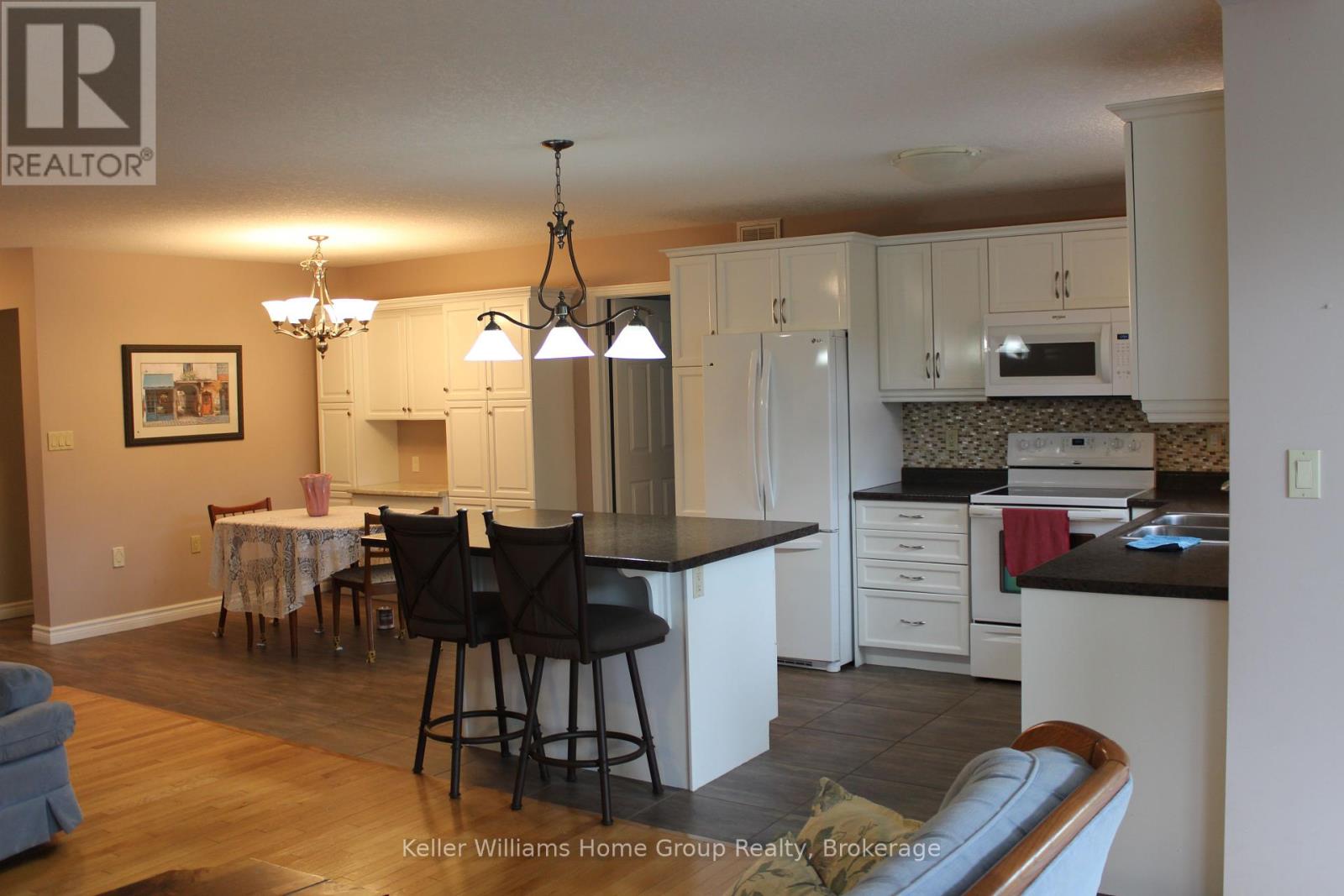 Property at 72 STANLEY CRESCENT image 3