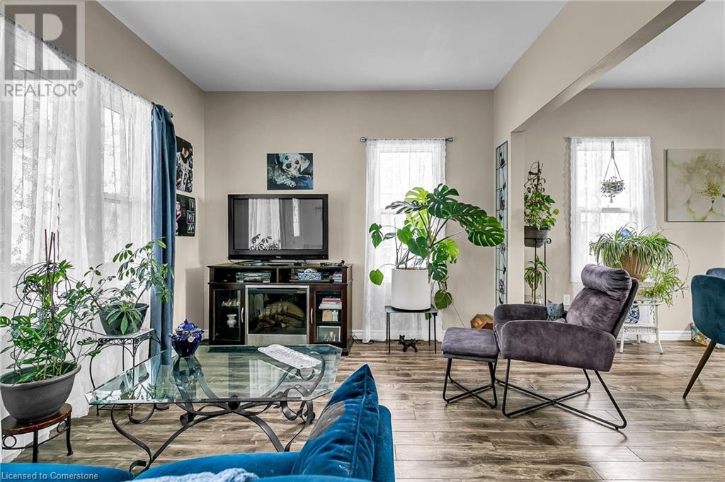 824 Cataraqui Street, Windsor, Ontario  N9A 3P4 - Photo 4 - 40712282