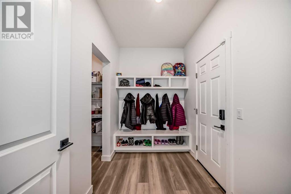 Property at 40 walcrest Row SE image 3