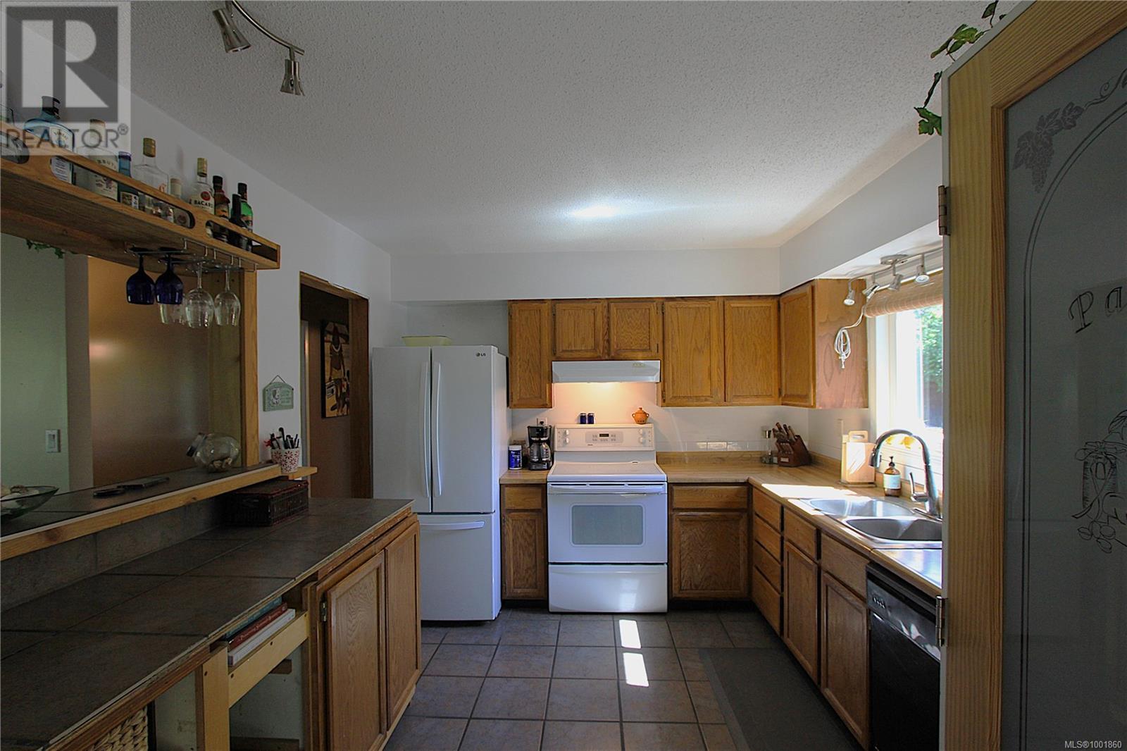 Property at 551 Charstate Dr image 5