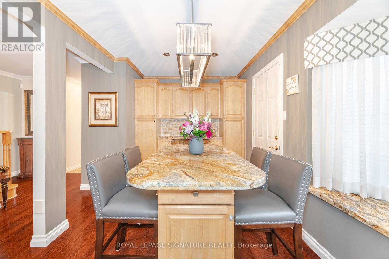1575 Dewberry Crescent, Mississauga, Ontario  L4W 3B6 - Photo 3 - W12172532